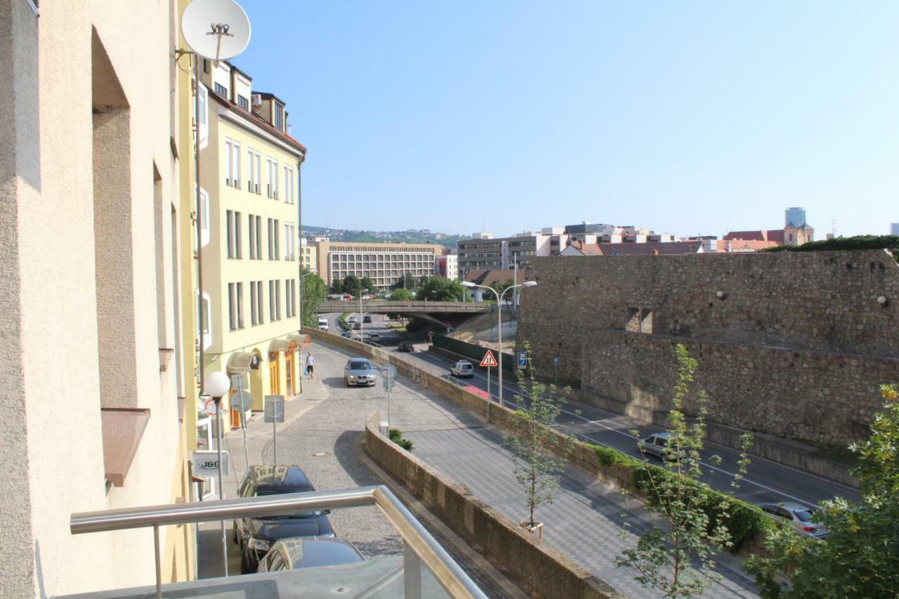Nice Apartment In Old Town 브라티슬라바 외부 사진